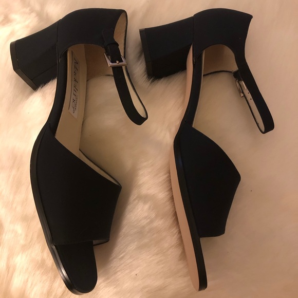 Madeline Stuart size 8.5 Navy open toe shoes - Picture 5 of 6